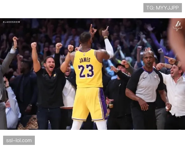 湖人揭幕帕特莱利铜像，纪念80年代四冠功勋教练