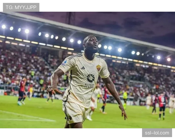 罗马2-0轻取卡利亚里，卢卡库、帕雷德斯建功。